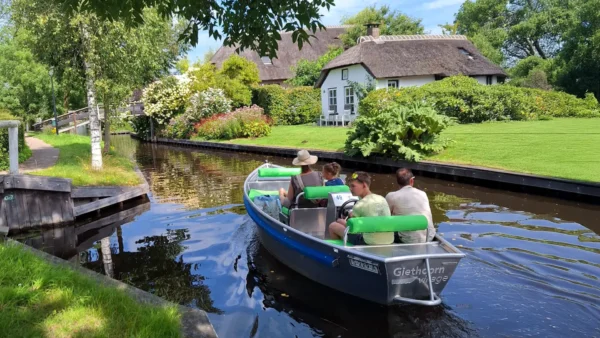 Giethoorn boat rental