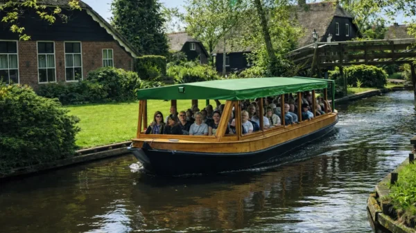 Giethoorn canal cruise