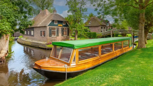 Noleggio barche turistiche a Giethoorn