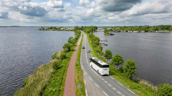 Bus tour from Amsterdam to Giethoorn